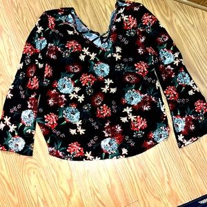 Floral tunic with bell sleeves